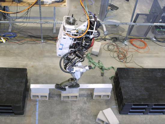 IHMC RoboticsΙCͨ^ƽľ ɹʼs50