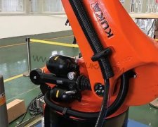 庫卡機器人平衡缸動作不平滑維修